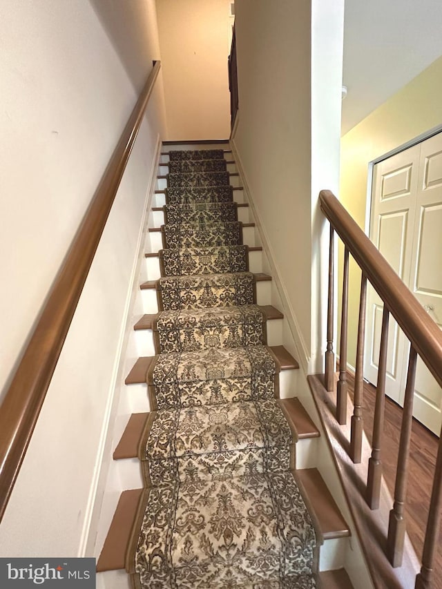 413 Park View Dr, Harrisburg, PA 17110 - view of staircase