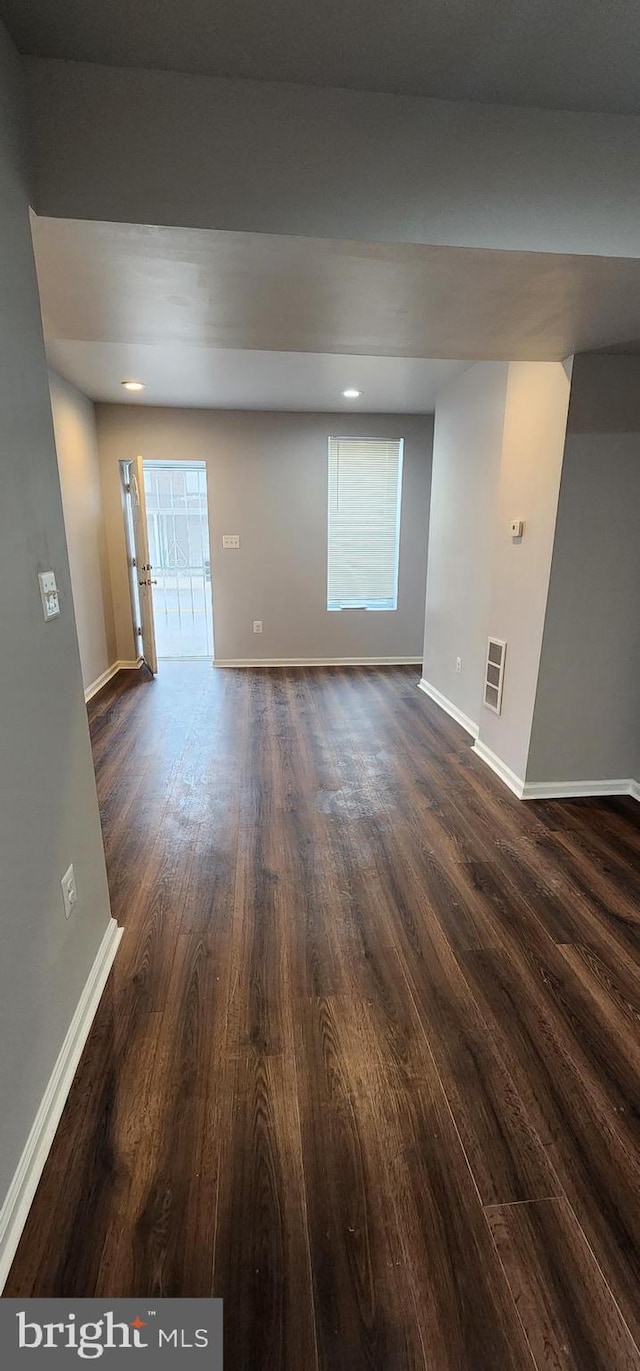 538 Mcmechen St, Baltimore, MD 21217 - spare room with dark wood-style floors, baseboards, and recessed lighting