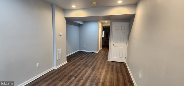 538 Mcmechen St, Baltimore, MD 21217 - unfurnished room with dark wood-type flooring, baseboards, recessed lighting, and a smoke detector