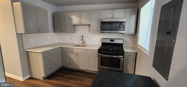 538 Mcmechen St, Baltimore, MD 21217 - kitchen with stainless steel appliances, a sink, gray cabinetry, dark wood finished floors, and backsplash