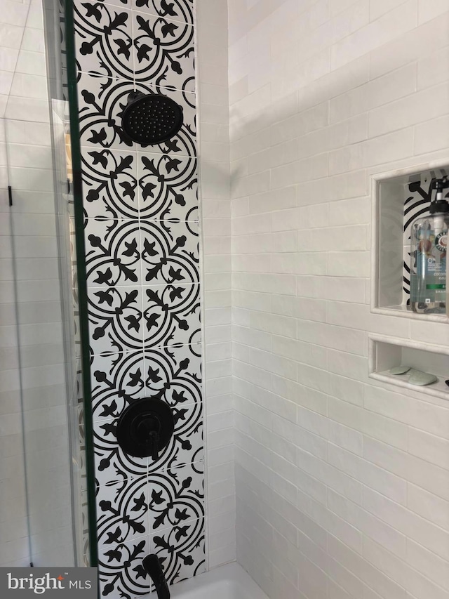 3258 N 48th St, Pennsauken, NJ 08109 - bathroom featuring tiled shower