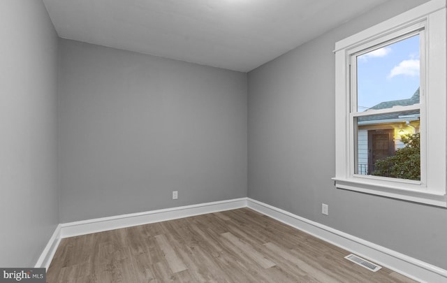 3258 N 48th St, Pennsauken, NJ 08109 - unfurnished room featuring wood finished floors and baseboards