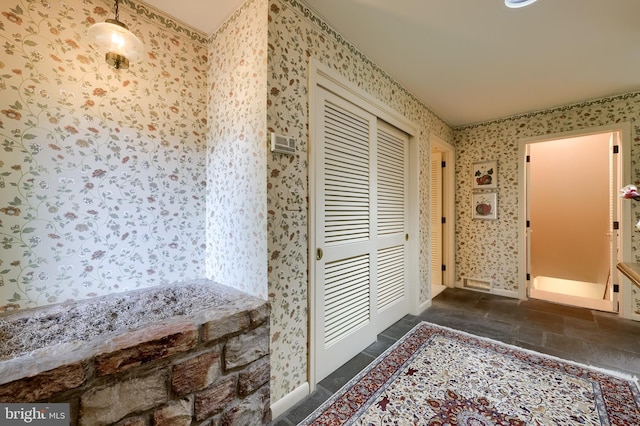 1545 Farr Rd, Wyomissing, PA 19610 - corridor featuring wallpapered walls and baseboards