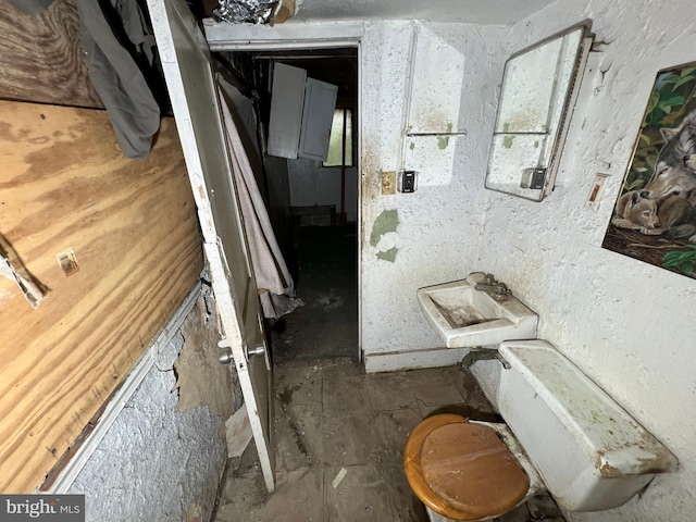 510 62nd Ave, Capitol Heights, MD 20743 - bathroom featuring toilet