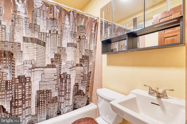 7423 Round Hill Rd, Frederick, MD 21702 - bathroom featuring a sink, toilet, and shower / tub combo with curtain