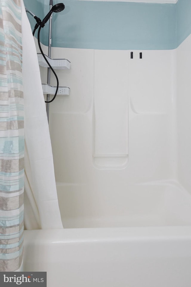 103 Stadium Cir, Inwood, WV 25428 - full bathroom featuring shower / bathtub combination with curtain