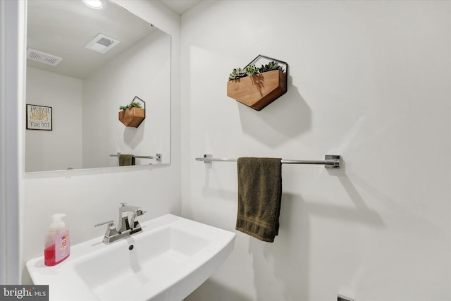 118 Fletcher Cir, Middletown, DE 19709 - bathroom featuring a sink