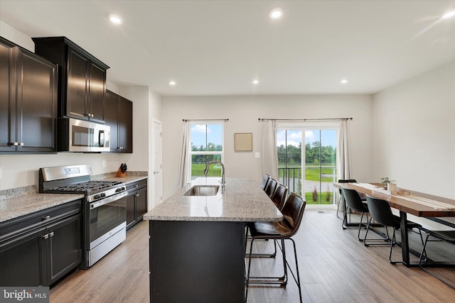 118 Fletcher Cir, Middletown, DE 19709 - kitchen featuring stainless steel appliances, a sink, a kitchen island with sink, light wood-style floors, and recessed lighting