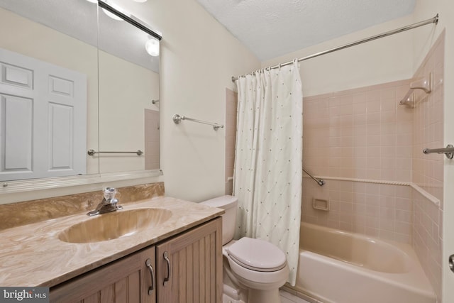 2516 N Haven Cv, Annapolis, MD 21401 - full bathroom featuring toilet, vanity, shower / tub combo, and a textured ceiling