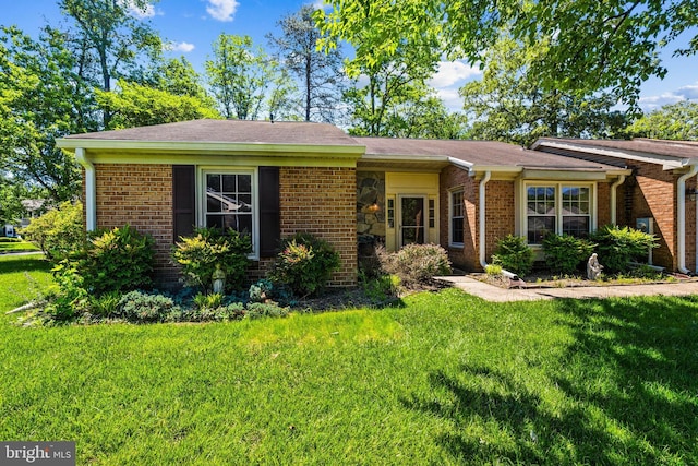 2516 N Haven Cv, Annapolis, MD 21401 - ranch-style home with brick siding and a front lawn
