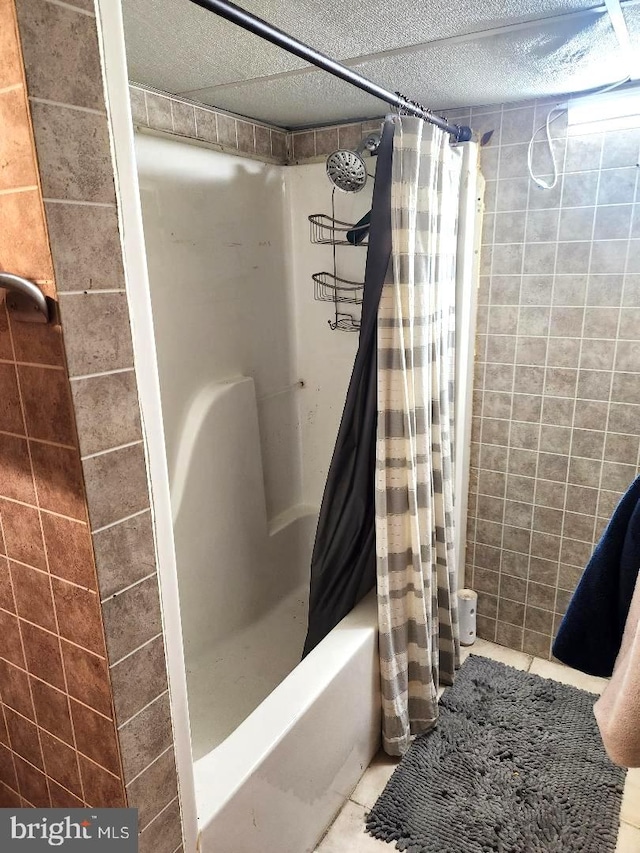 6553 N Smedley St, Philadelphia, PA 19126 - bathroom featuring shower / bath combo and a textured ceiling