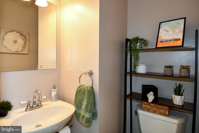 9111 Dartford Pl, Bristow, VA 20136 - bathroom with a sink and toilet
