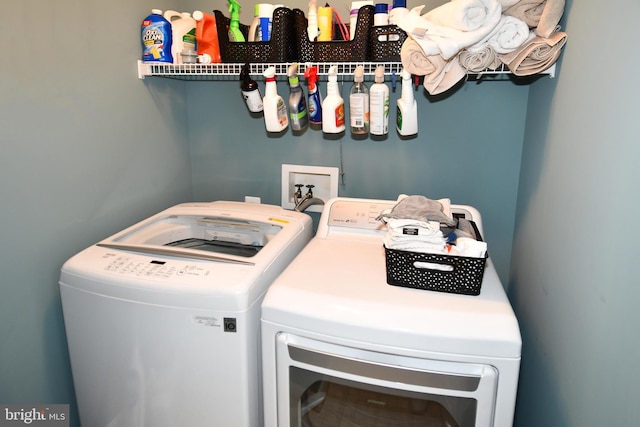 9111 Dartford Pl, Bristow, VA 20136 - laundry room featuring washer and clothes dryer