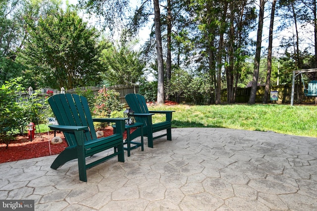 9111 Dartford Pl, Bristow, VA 20136 - fenced backyard featuring a patio area