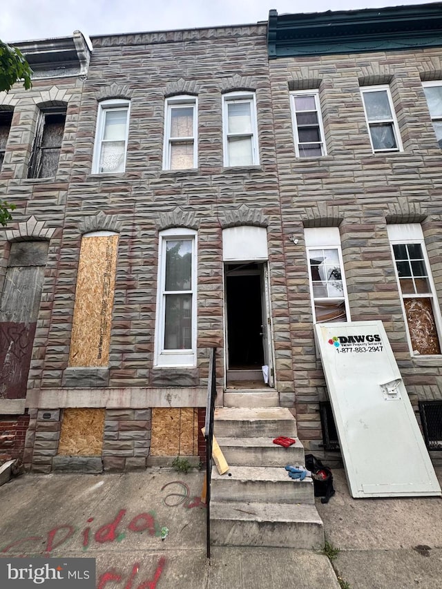 328 S Payson St, Baltimore, MD 21223 - townhome / multi-family property featuring entry steps and stone siding