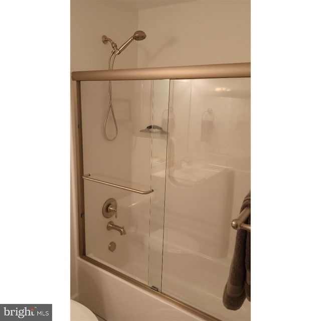404 Jensen Way E, Martinsburg, WV 25401 - full bath featuring enclosed tub / shower combo and toilet