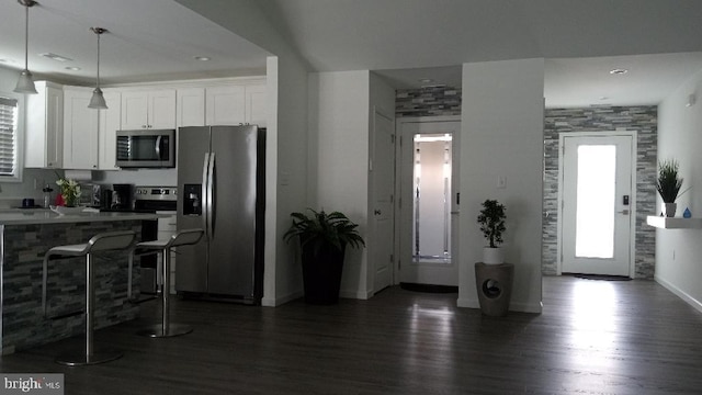 404 Jensen Way E, Martinsburg, WV 25401 - kitchen featuring appliances with stainless steel finishes, dark wood-style flooring, white cabinets, hanging light fixtures, and baseboards