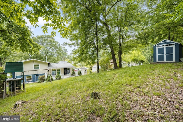 11106 Byrd Dr, Fairfax, VA 22030 - view of yard featuring view of wooded area