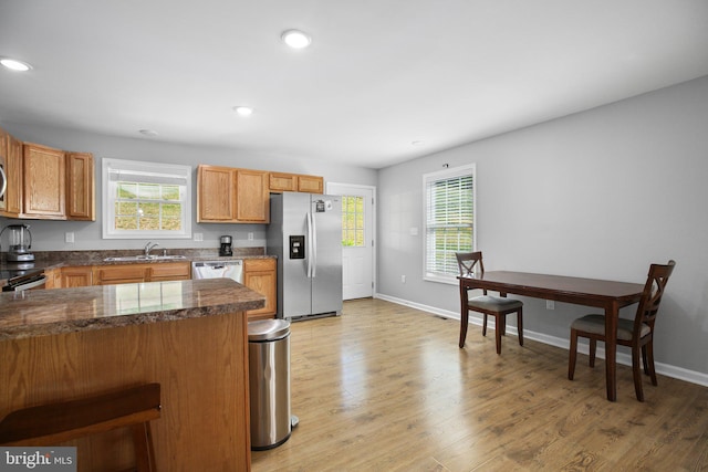 94 Gary Ln, Front Royal, VA 22630 - kitchen featuring appliances with stainless steel finishes, a sink, light wood-style floors, a kitchen breakfast bar, and recessed lighting