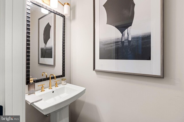 71 Tamarack Cir, Eagleville, PA 19403 - bathroom featuring a sink