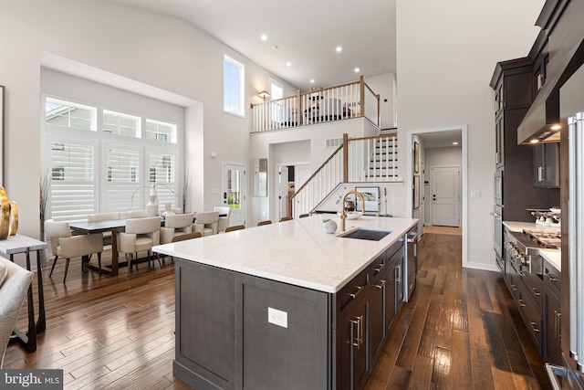 71 Tamarack Cir, Eagleville, PA 19403 - kitchen featuring a sink, a high ceiling, dark wood-type flooring, an island with sink, and stainless steel appliances