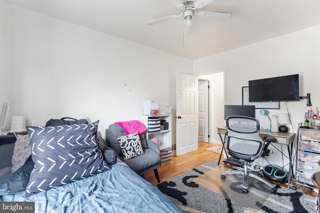 126 Dunsinane Dr, New Castle, DE 19720 - bedroom featuring wood finished floors and a ceiling fan