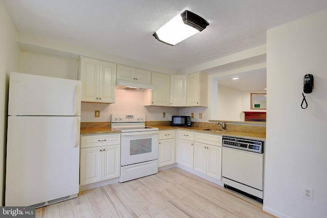 2566 Log Mill Ct, Crofton, MD 21114 - kitchen featuring white appliances, under cabinet range hood, light wood finished floors, tasteful backsplash, and recessed lighting