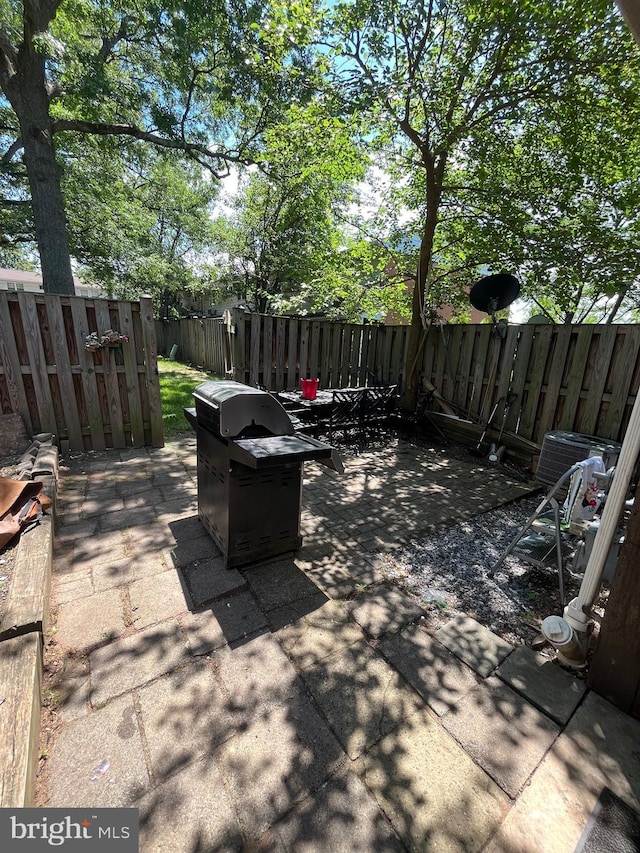 120 N Baylor Dr, Sterling, VA 20164 - fenced backyard with a patio area