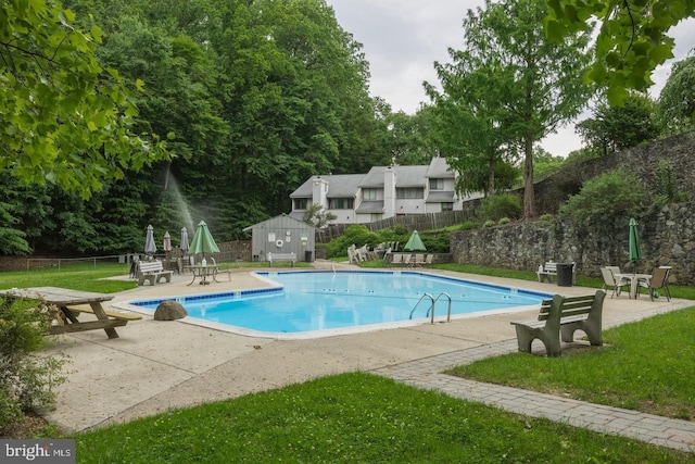 2905 Monterey Ct, Springfield, PA 19064 - community pool with a patio