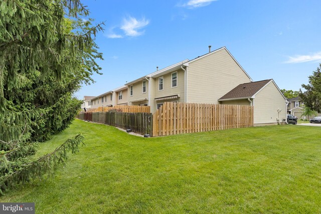 2 Gloucester Ct, Bordentown, NJ 08505 - view of yard