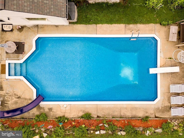 12403 Rambling Ln, Bowie, MD 20715 - outdoor pool featuring a diving board