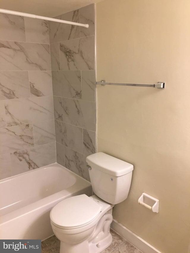 10241 Prince Pl Unit 27-T3, Upper Marlboro, MD 20774 - bathroom with toilet, baseboards, and bathing tub / shower combination