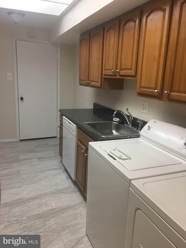 10241 Prince Pl Unit 27-T3, Upper Marlboro, MD 20774 - washroom featuring independent washer and dryer