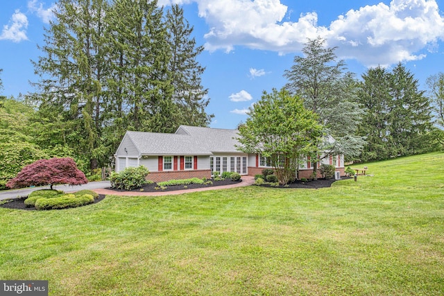 10 Old Orchard Ln, Chadds Ford, PA 19317 - view of front facade with a front yard and brick siding