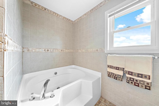 128 E Delaware Dr, Little Egg Harbor Twp, NJ 08087 - full bath featuring tile walls and a bath