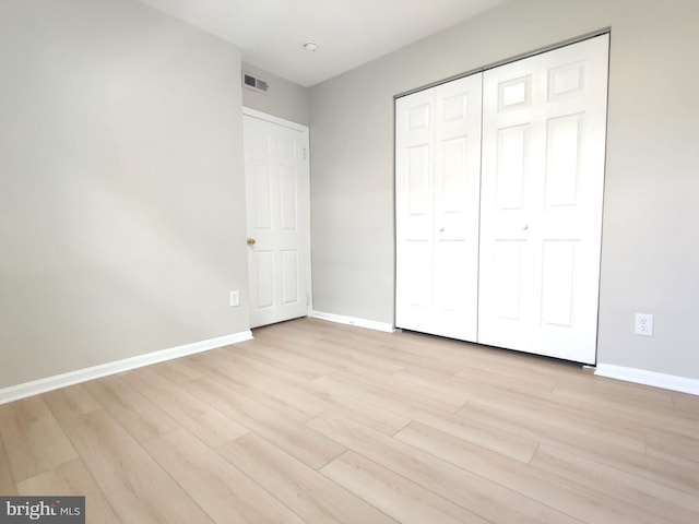 100 Park Blvd Unit 14A, Cherry Hill, NJ 08034 - unfurnished bedroom featuring baseboards, light wood-type flooring, and a closet