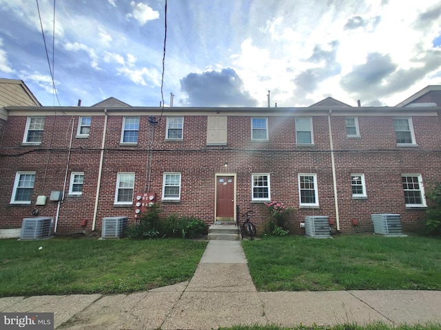 100 Park Blvd Unit 14A, Cherry Hill, NJ 08034 - view of front of home featuring central AC, brick siding, and a front yard