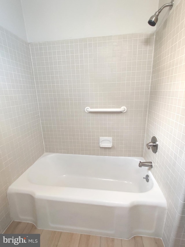 100 Park Blvd Unit 14A, Cherry Hill, NJ 08034 - full bath with wood finished floors