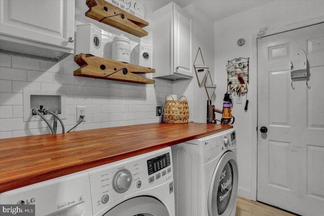7 Kantner Ln N, Reading, PA 19607 - laundry room with independent washer and dryer, cabinet space, and light wood-style floors