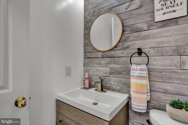 7 Kantner Ln N, Reading, PA 19607 - half bathroom featuring wooden walls, vanity, and toilet