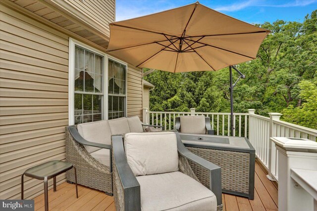 7 Kantner Ln N, Reading, PA 19607 - wooden deck with outdoor dining space