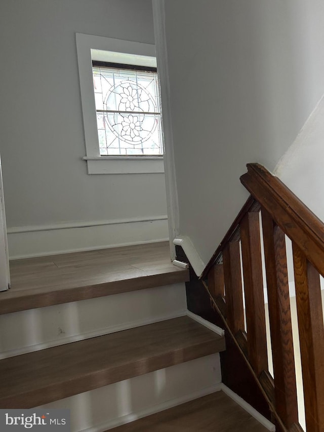 825 Jersey Ave, Gloucester City, NJ 08030 - view of stairs