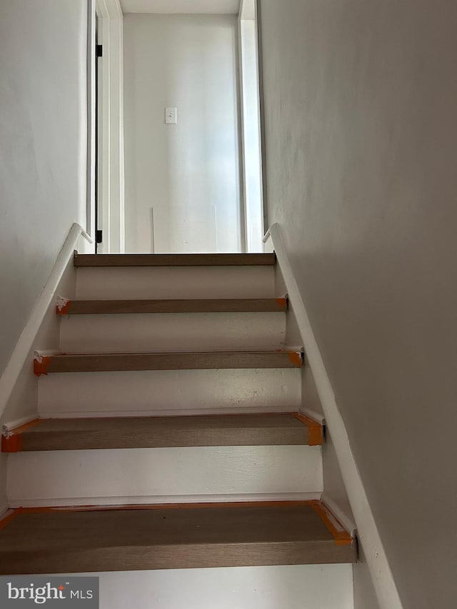 825 Jersey Ave, Gloucester City, NJ 08030 - view of stairs