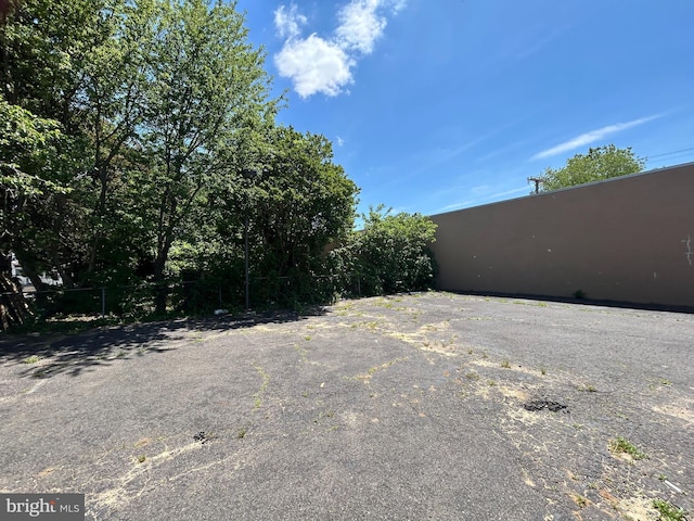 825 Jersey Ave, Gloucester City, NJ 08030 - view of yard
