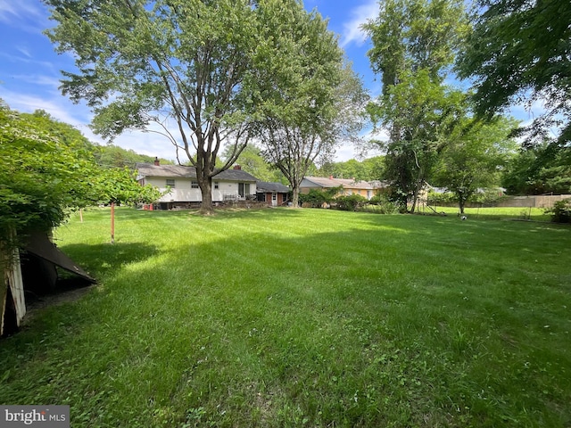 9505 Queensway Rd, Upper Marlboro, MD 20772 - view of green lawn