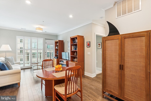 510 Diamondback Dr Unit 469, Gaithersburg, MD 20878 - dining space featuring ornamental molding, wood finished floors, recessed lighting, and baseboards