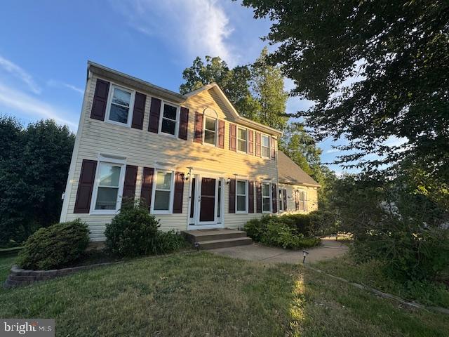 11 Basalt Dr, Fredericksburg, VA 22406 - colonial home with a front yard