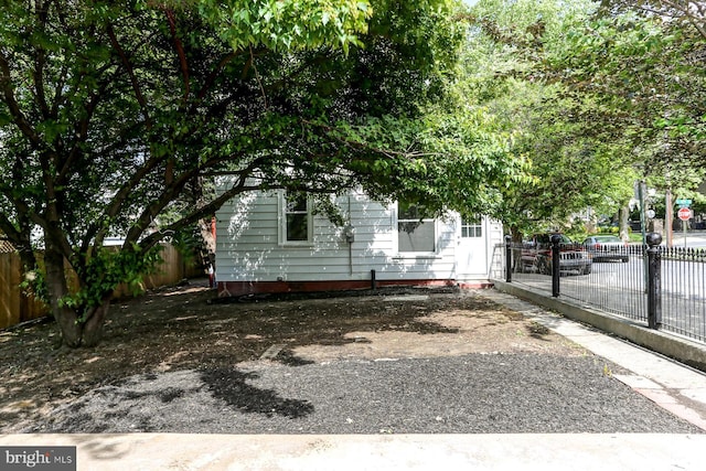 267 S 12th St, Lebanon, PA 17042 - view of side of home