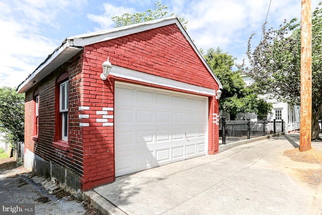 267 S 12th St, Lebanon, PA 17042 - garage with driveway
