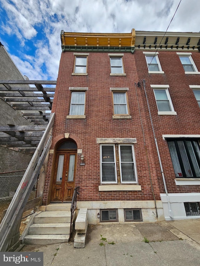 2833 Poplar St, Philadelphia, PA 19130 - view of front of property with brick siding and entry steps